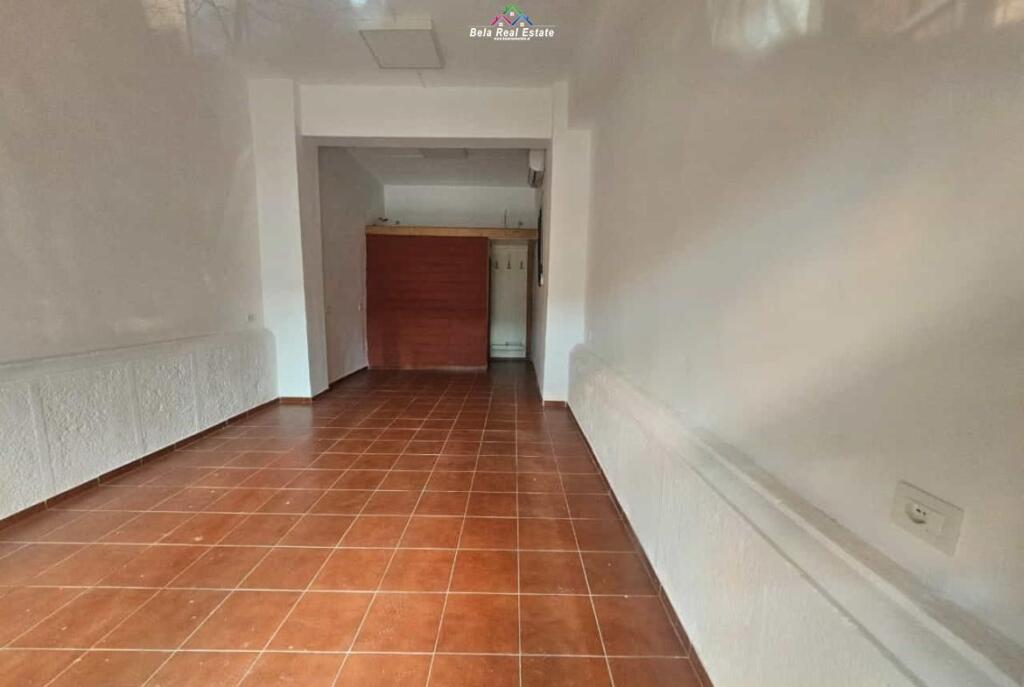 Dyqan Me Qera Prane Rruges se Elbasanit (ID BD21782) Tirane