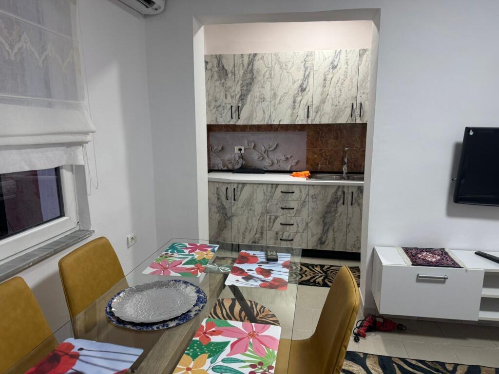 📣 QERA Apartament 1+1 📍 Prane 21-Dhjetorit 🛣️ Rruga e "Kavajes" ✨