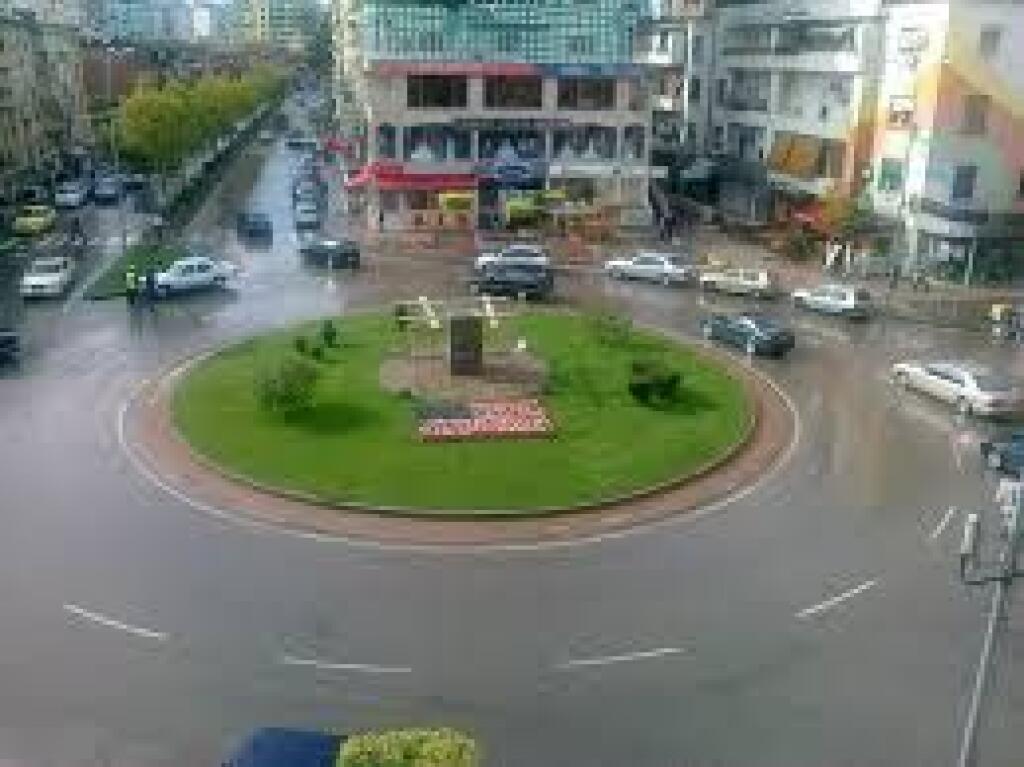 COMMERCIAL SPACE FOR RENT NEAR WILLSON SQUARE 151 M2