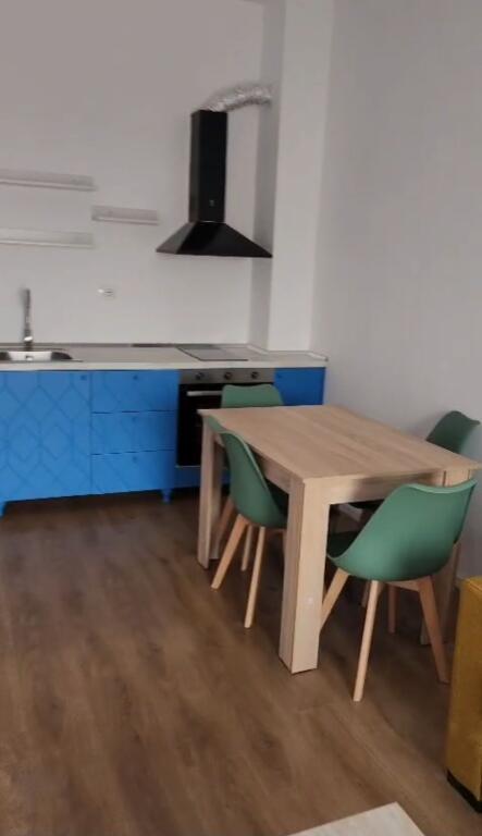 APARTAMENT 1+1 NË SHITJE – KOMPLEKSI KAIMI, ALI DEMI