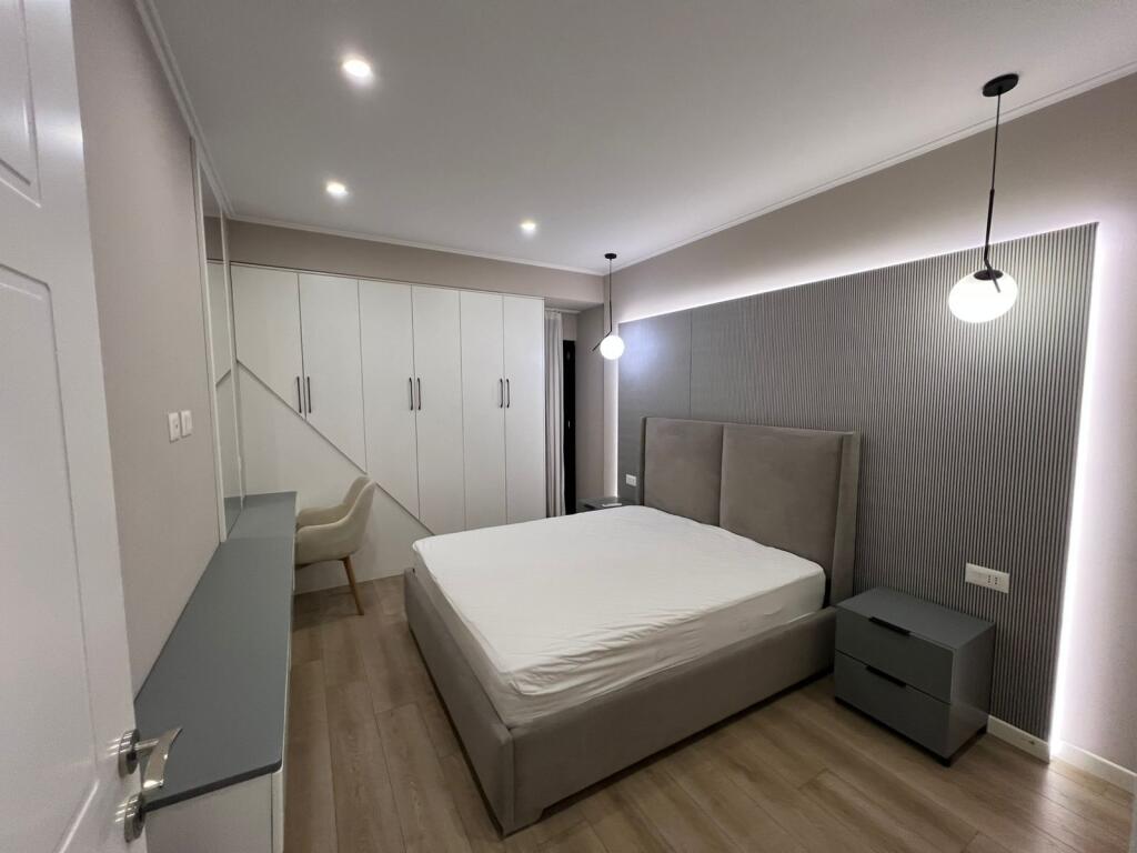 Jepet me qira 1+1 te SQUARE 21 RR.e KAVAJES 75.000 leke