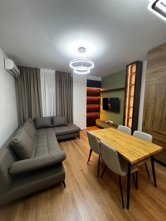 Qera , Apartament 1+1 , Komuna e Parisit , Tirane