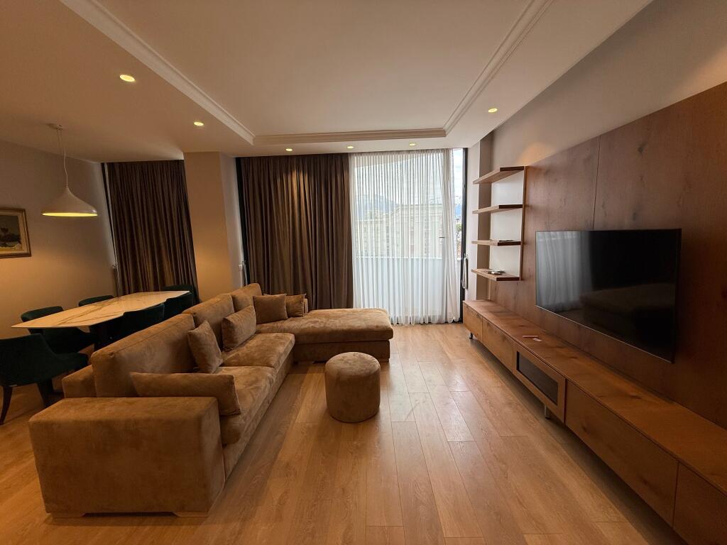 Apartament modern 3+1+2 me qera ne Bllok