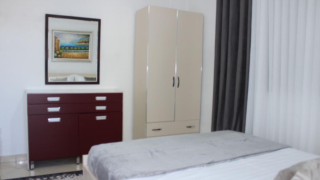 Apartament me Qera, Tirane