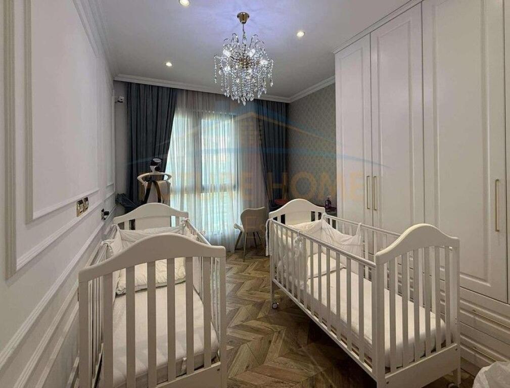 Shitet, Apartament 2+1+2, "Square 21", Rruga e Kavajes, Tiranë