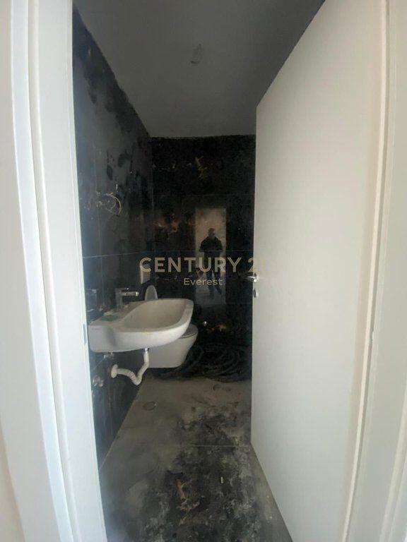 Shitet Apartament 3+1 i Arreduar – Yzberisht, Tiranë