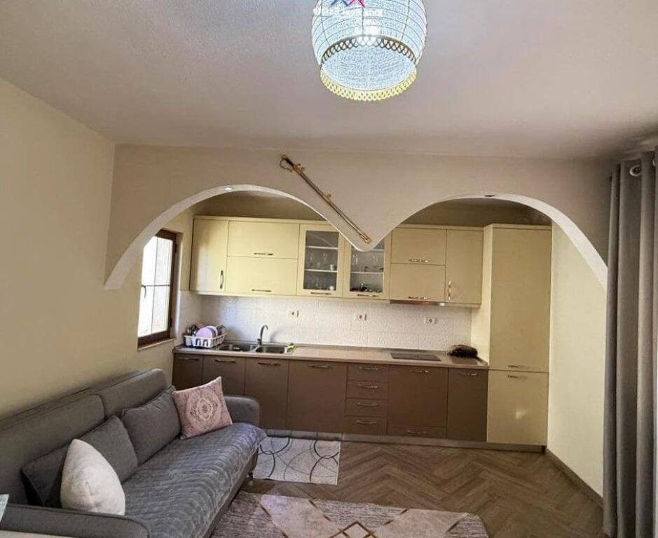 Vile 2-Kateshe Me Qera Ne 5 Maj (ID BV22552) Tirane