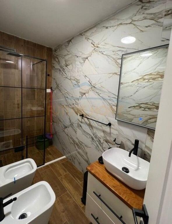 Qera Okazion - Apartament i mobiluar 2+1 tek Oxhaku ne Tirane