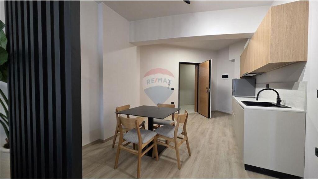 🏢 Apartament 1+1 për Shitje – Lungo Mare, Vlorë