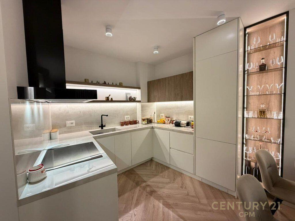 Shitet Apartament 3+1 – Rezidenca Lake View, Rruga e Kosovareve