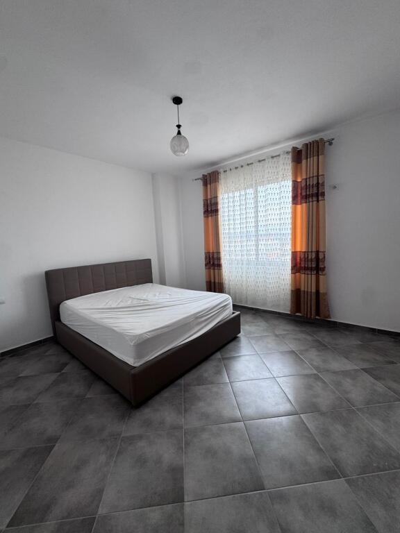 Jepet me qera ap 2+1 unaza e re astir