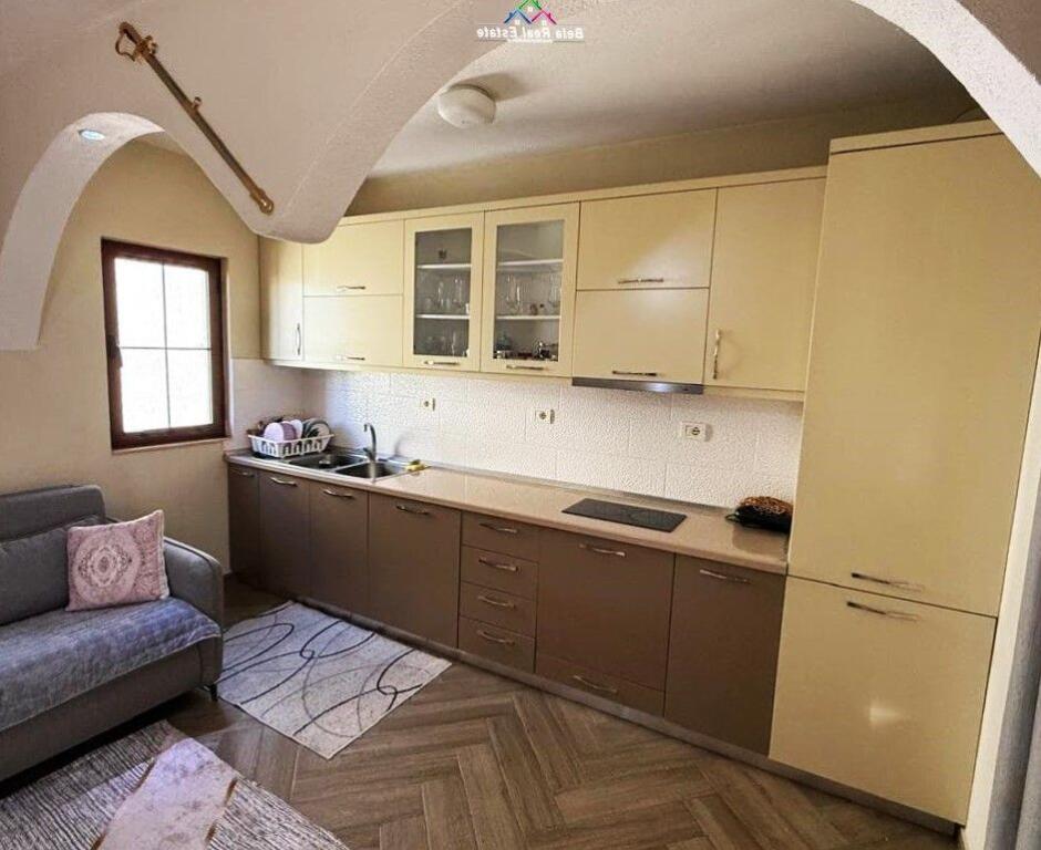 Vile 2-Kateshe Me Qera Ne 5 Maj (ID BV22552) Tirane