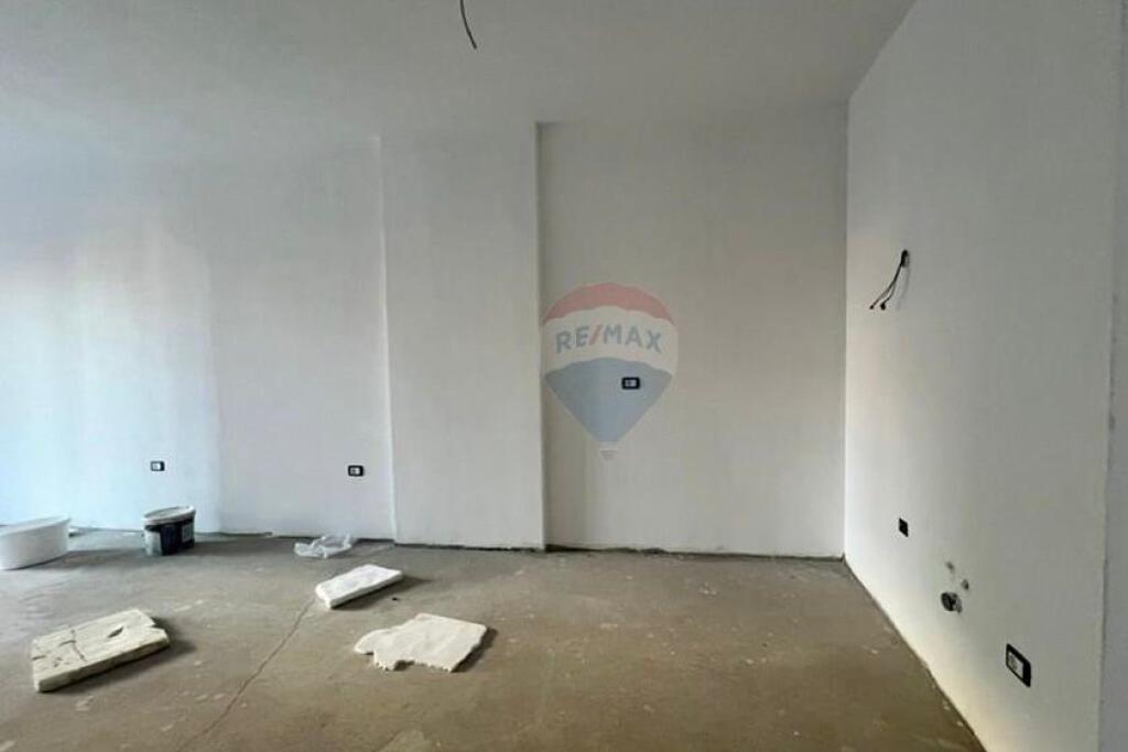 Apartament 1+1 per shitje, Ish station i trenit, prane Bulevardit te Ri!