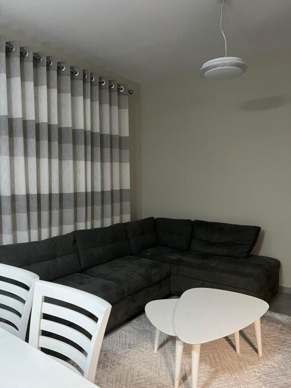 Jepet me qira shtëpi private në Tiranë, zona “Te Pamja”.