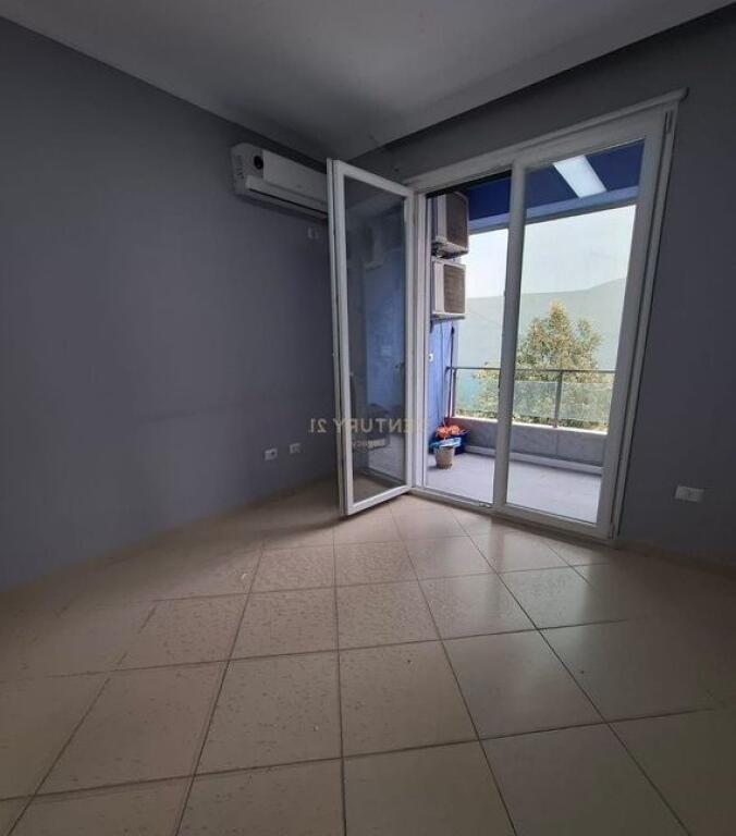 Apartament 2+1 me qera per zyra - Perballe Parlamentit