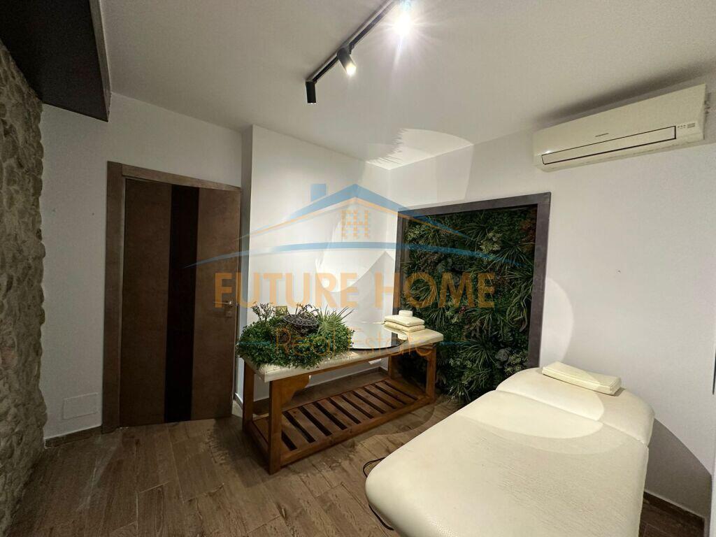 Business premises for sale, Petronini