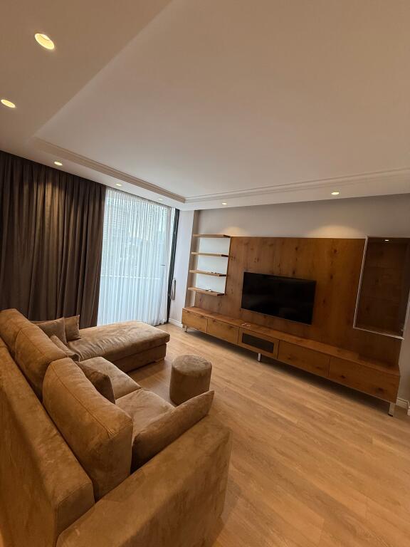 Apartament modern 3+1+2 me qera ne Bllok