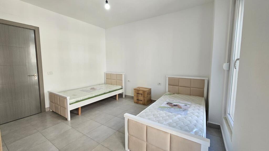 🏡 Affittasi appartamento 2+1+2 📍 Via 5 Maji, Tirana💶 Prezzo: 500 € / mese