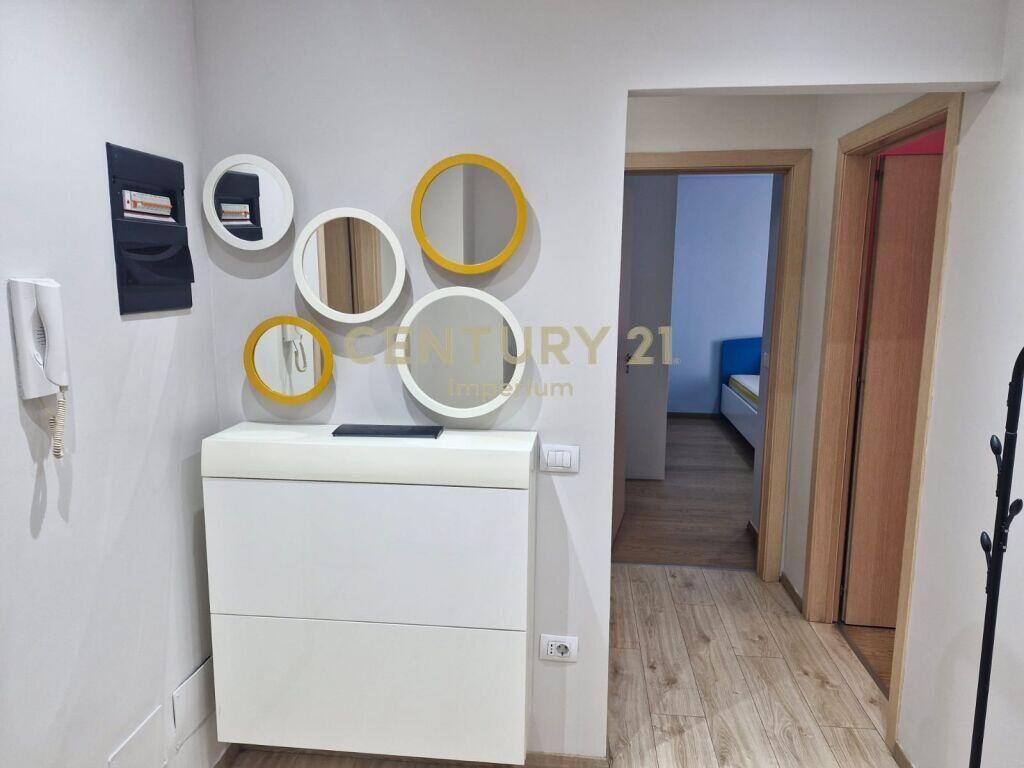 Shitet Apartament 3+1 i Arreduar – Yzberisht, Tiranë