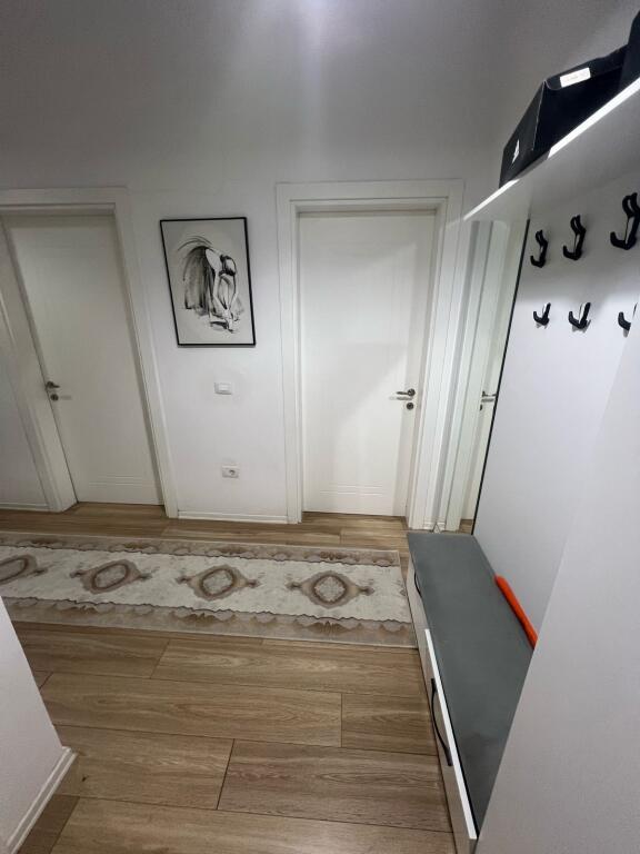 📣 QERA Apartament 2+1+2 📍 Prane Casa Italia ✨  🏢 Ndertim i Ri 🪜 Kati 1 (Banim) 🛋️ Mobiluar Me Kushte Bashkekohore 👫 Preferohen Kliente Familjare  💶 Cmimi 500 Euro