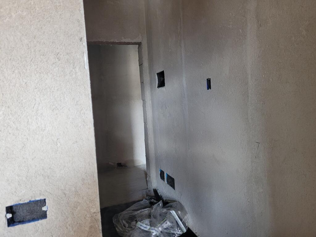 Shitet apartament 1+1 Rajoni policise nr.4(Afer me kinostudion)