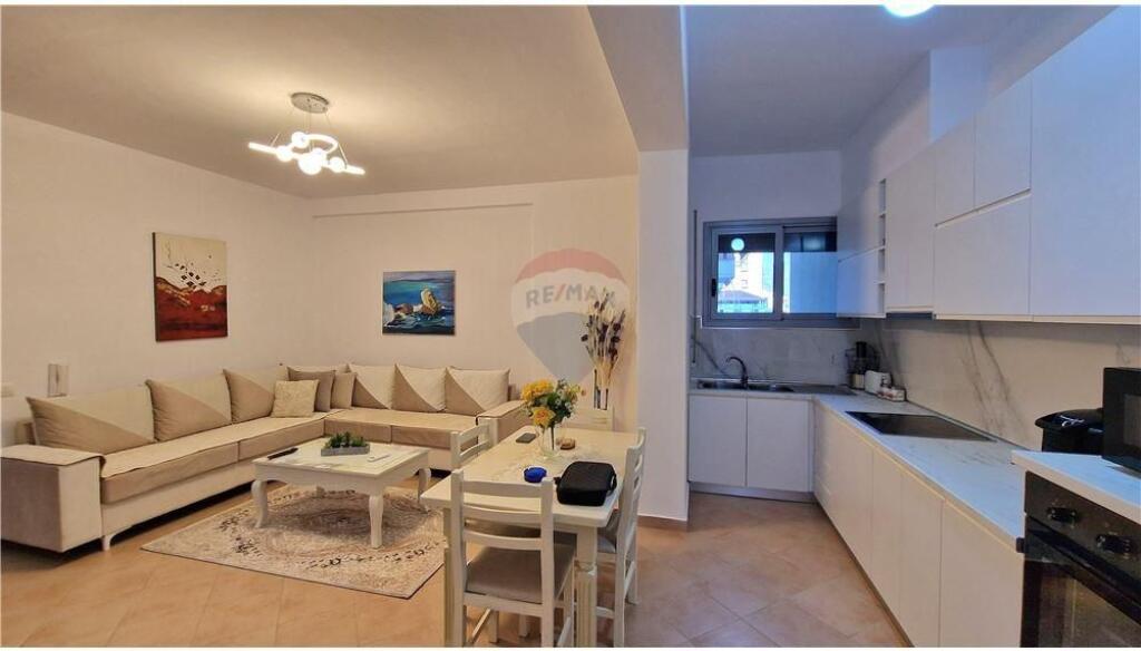 Apartament 2+1 me qera tek Rr. e Cipajve,Vlore