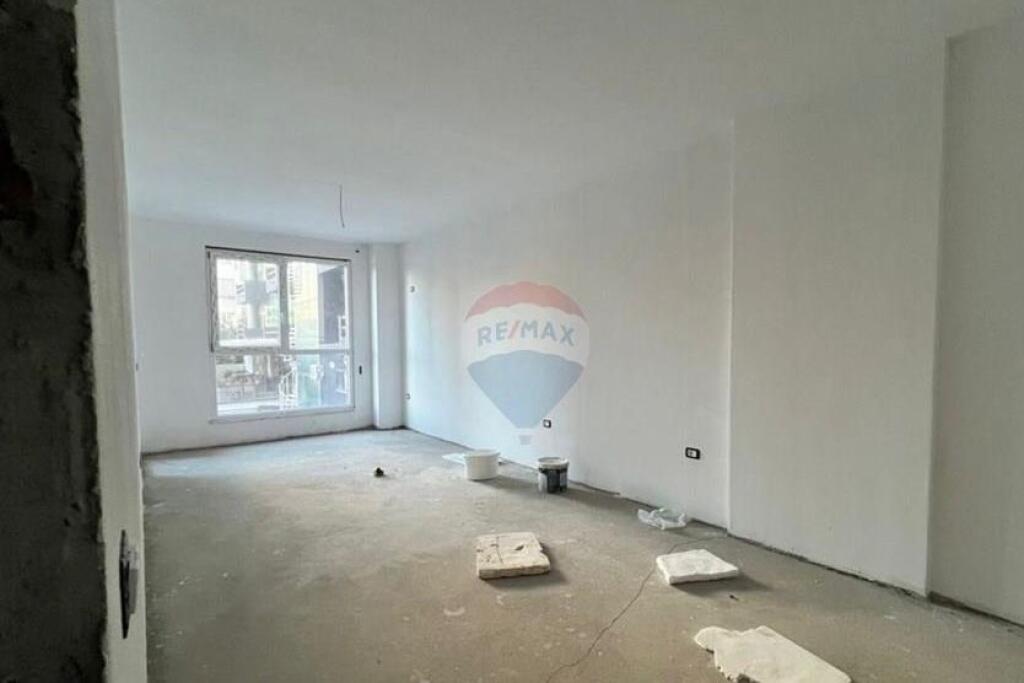 Apartament 1+1 per shitje, Ish station i trenit, prane Bulevardit te Ri!