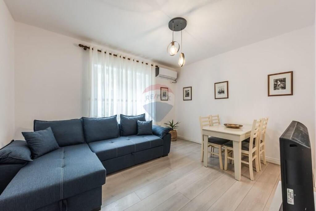Apartament 2+1 per qira tek Pazari i Ri.