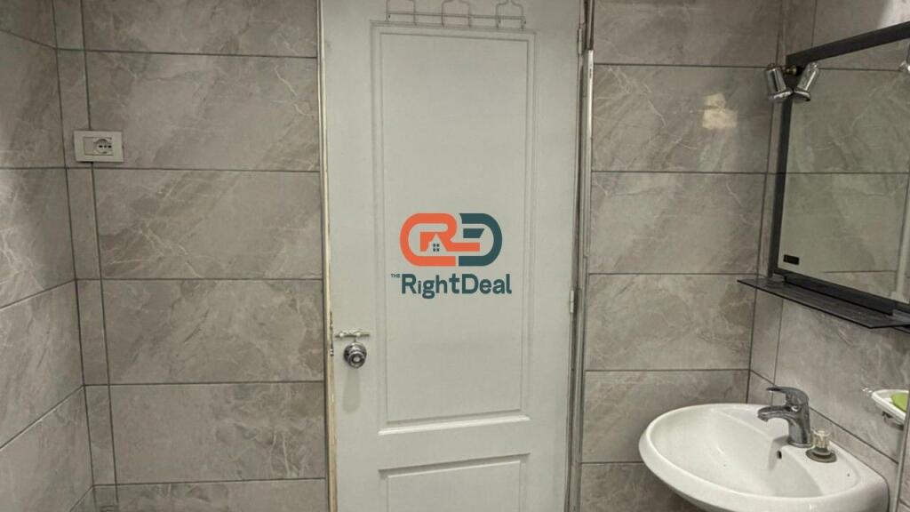 Ne Qender,Jepet Me Qira Apartament 1+1 Per Zyra!!