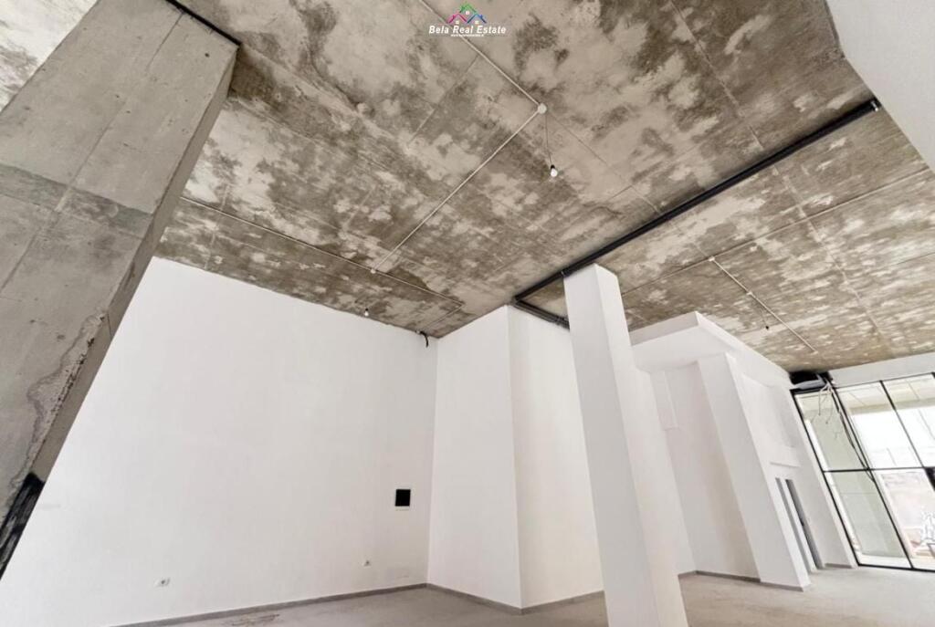 Negozio in Affitto in Via Barrikadave (ID BD21780) Tirana