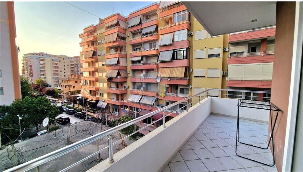 Apartament 2+1 me qera tek Rr. e Cipajve,Vlore