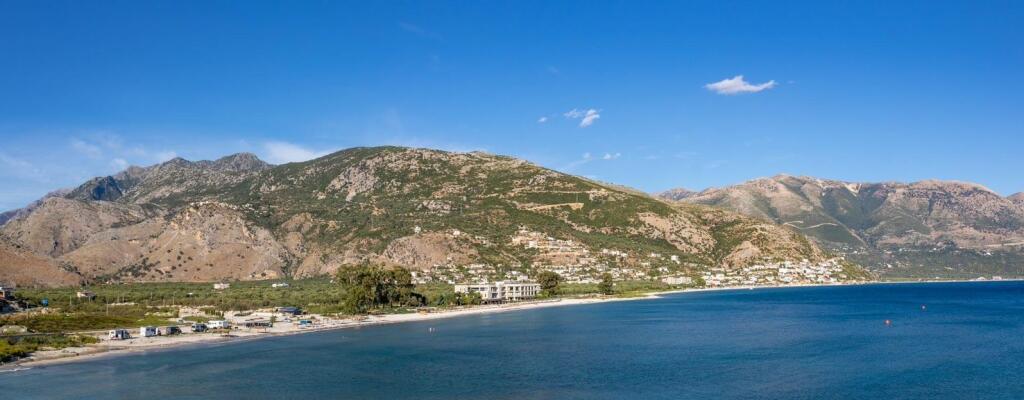 Shitet tokë në Qeparo – 7,350 m²