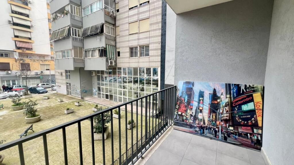 In Affitto: 2+1📍Facoltà di Scienze (Viale Zogu 1) - Palazzo V.2023 - Cucina Separata - Sup. 80m² - 60.000 Lek || Zona molto tranquilla e ricercata🏡