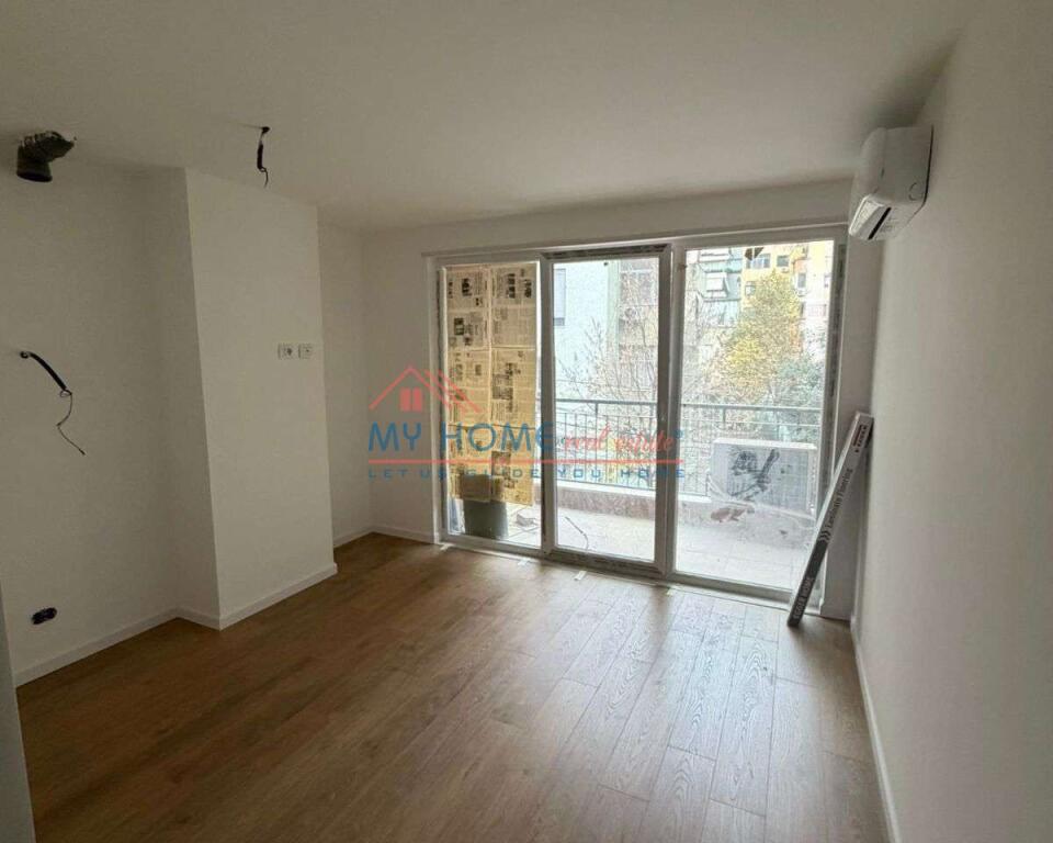 Zyre me qera Myslym Shyri Tirane