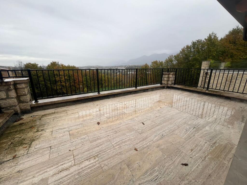 Shitet, Vilë Individuale 4-Katëshe, Secret Garden, Teg