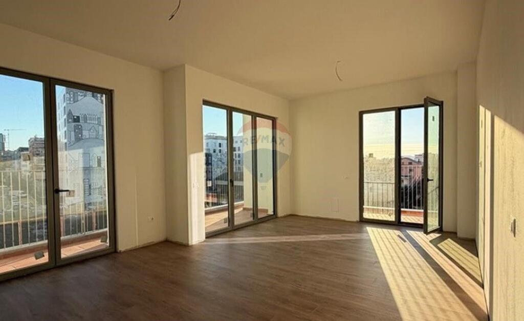 PARK AVENUE,Shesim 2+1+2 +Verande ID: 530261047-97