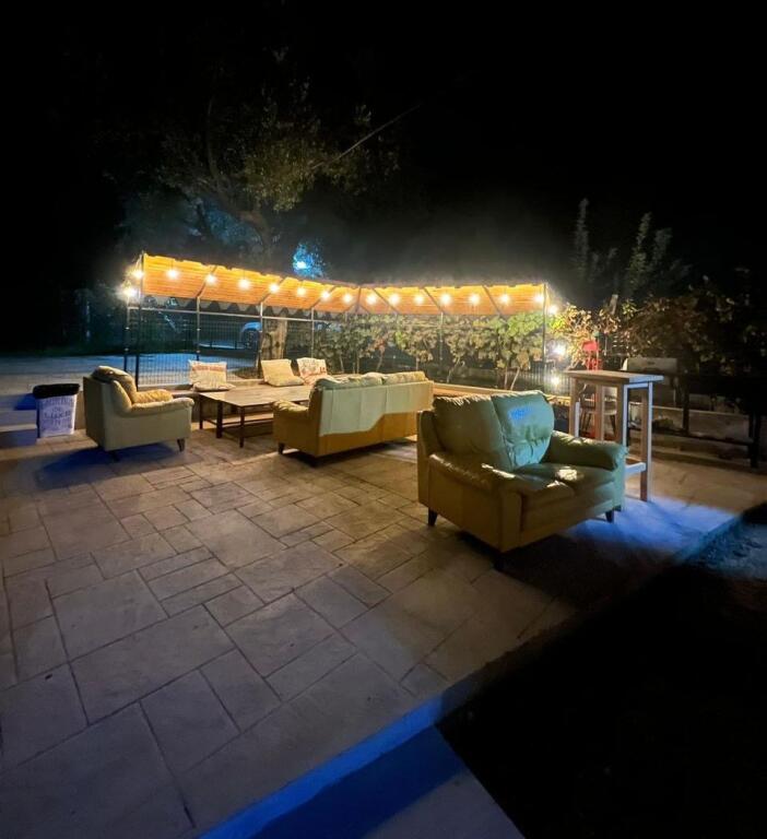 Jepet me qira shtëpi private në Tiranë, zona “Te Pamja”.