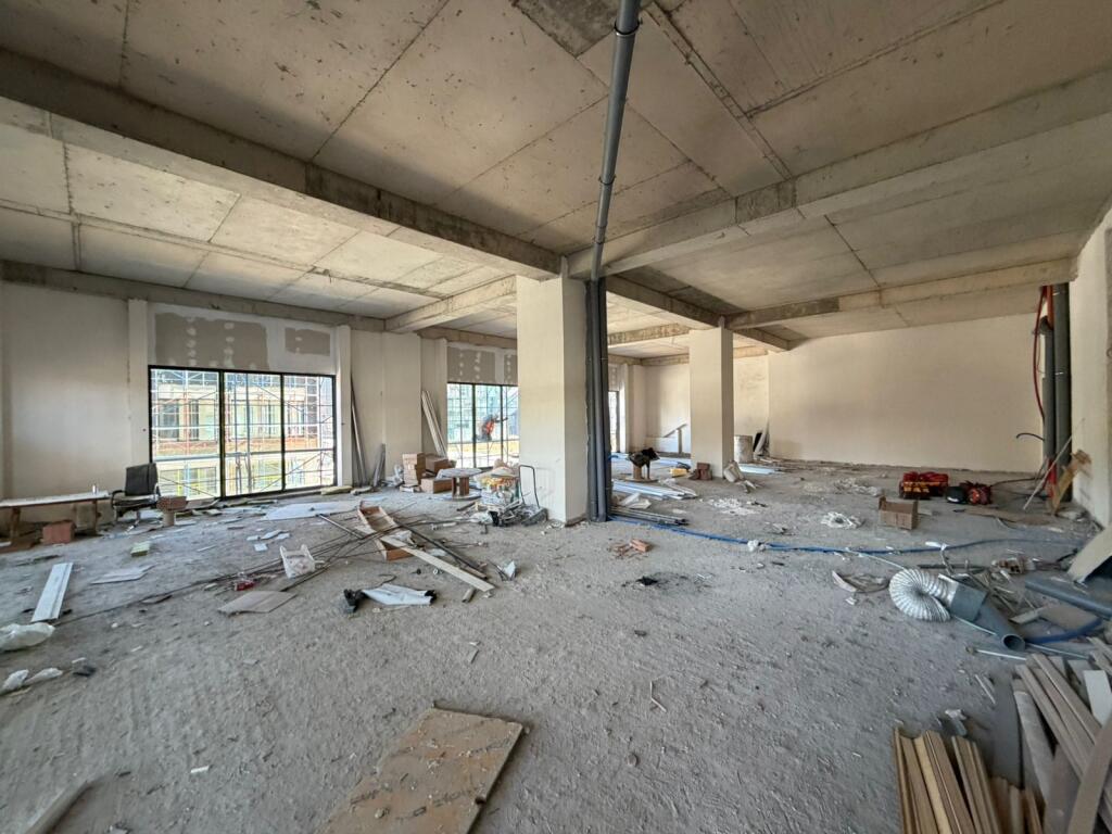 Ambient open space per qira, Rr, Kavajes