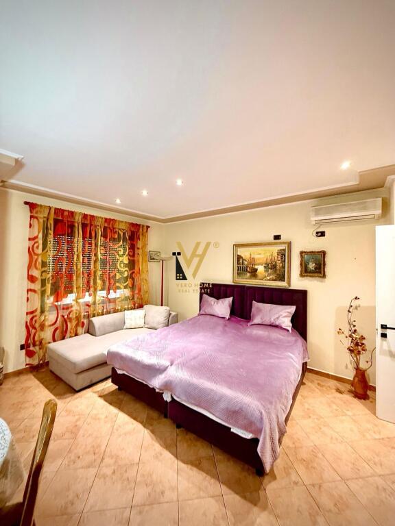 JEPET GARSONIERE 35 M2 ME QIRA NE QENDER 55.000 LEKE