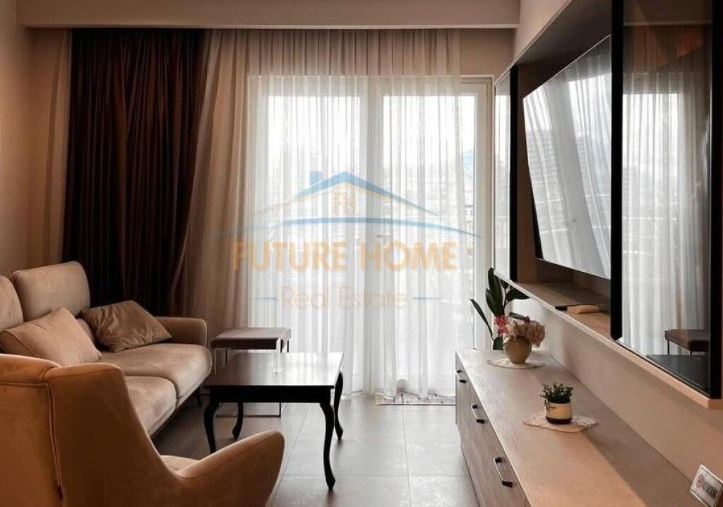 Affitto, Appartamento 1+1 presso Komuna e Parisit