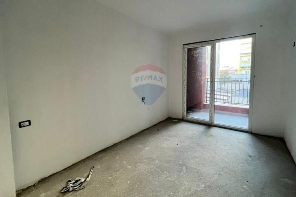 Apartament 1+1 per shitje, Ish station i trenit, prane Bulevardit te Ri!