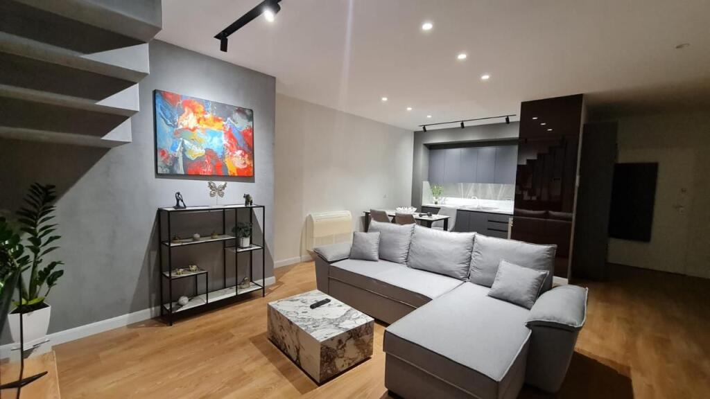 📌 Duplex for Rent in the Center – Barricades Street