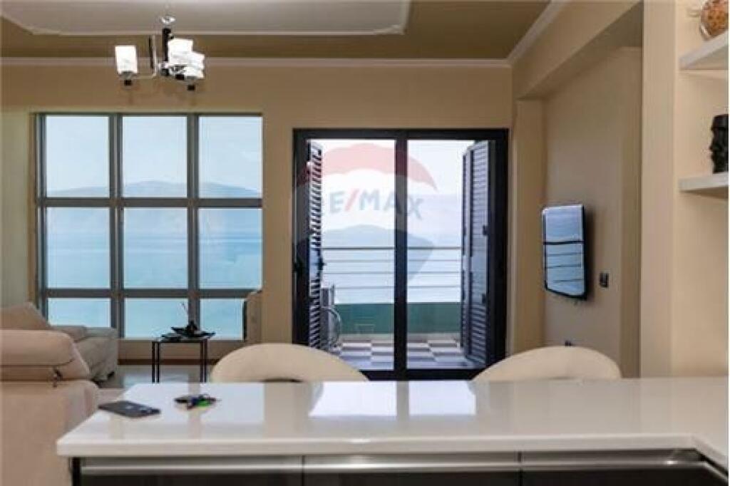 🏡 Apartament Luksoz 2+1+2 – Lungomare, Vlorë