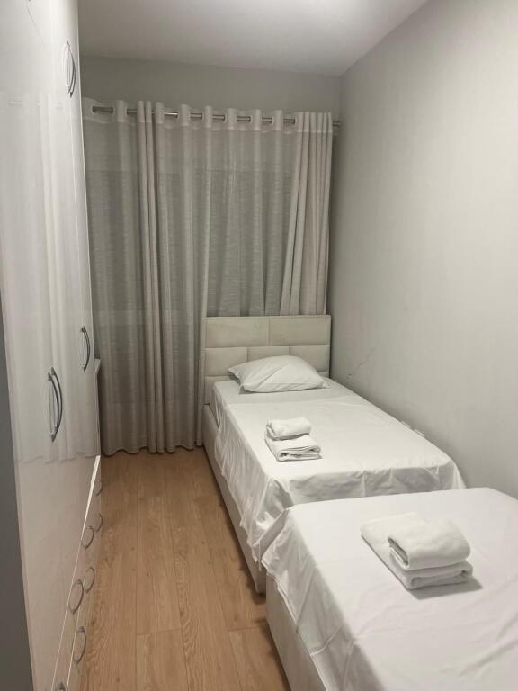 Complesso Magnet, 21 Dhjetori vendesi appartamento 2+1+2 in vendita (242.000 euro)