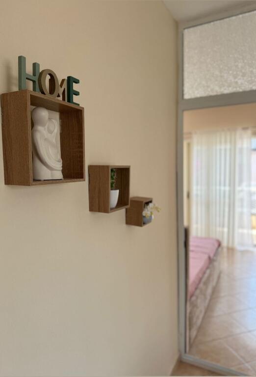 Jepet me qera Apartament 1+1 ne Plazh Hekurudha