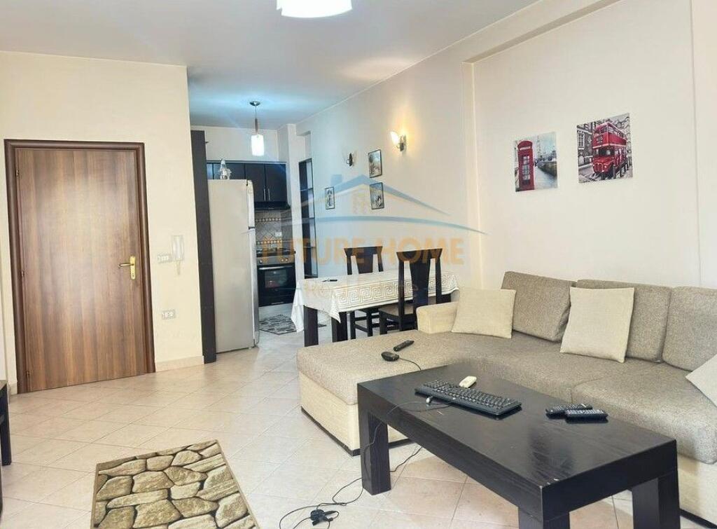 Shitet, Apartament 1+1, Rruga Riza Cerova