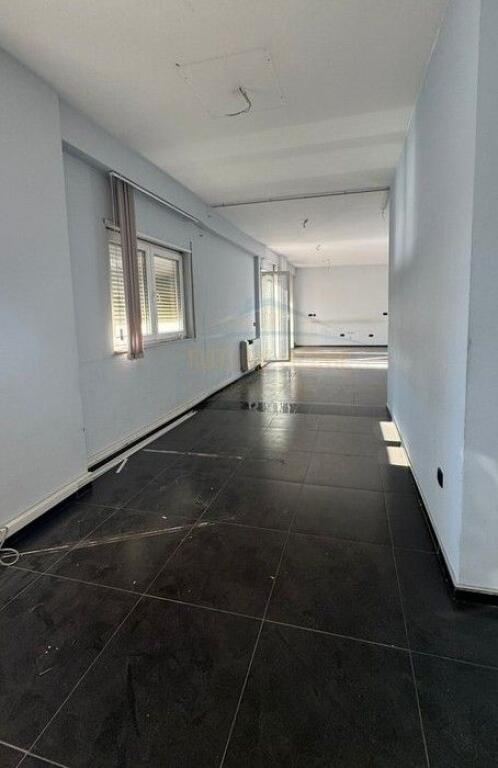 Qera, Ambient për Zyra, Bulevardi Gjergj Fishta, Tiranë.