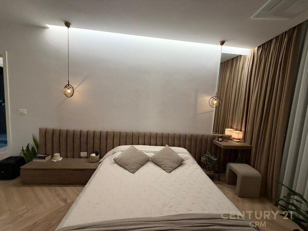 Shitet apartament modern 3+1 në rezidencën elitare Lake View