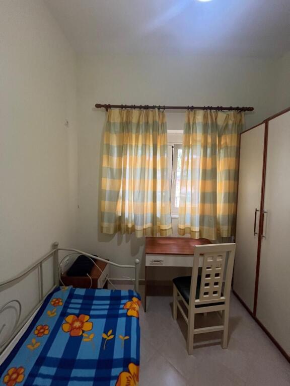 Shitet Apartament 3+1 me oborr tek Gjiri i Lalezit