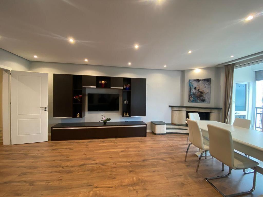 🏡 Apartament 2+1 me Qira – Super Lokacion, Ekspozita “Shqipëria Sot”